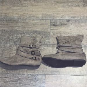 Light brown suede booties